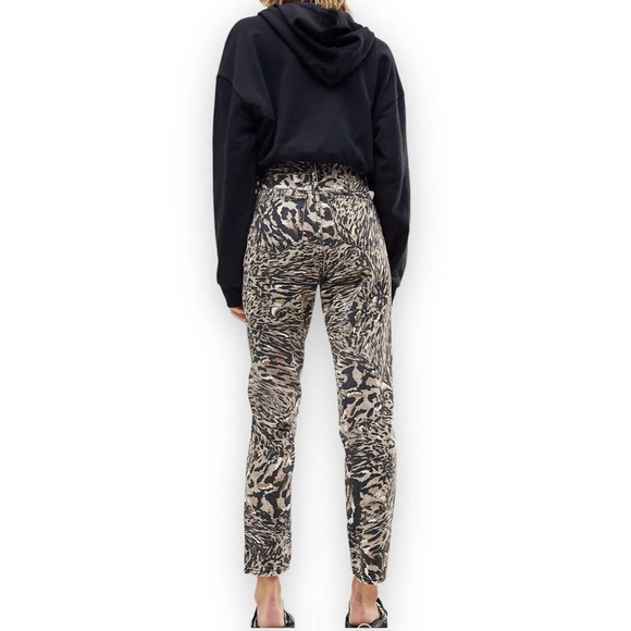 Women's ASOS DESIGN Ritson Rigid Mom Jeans in Abstract Leopard Print Size 26/28 - Picture 2 of 8
